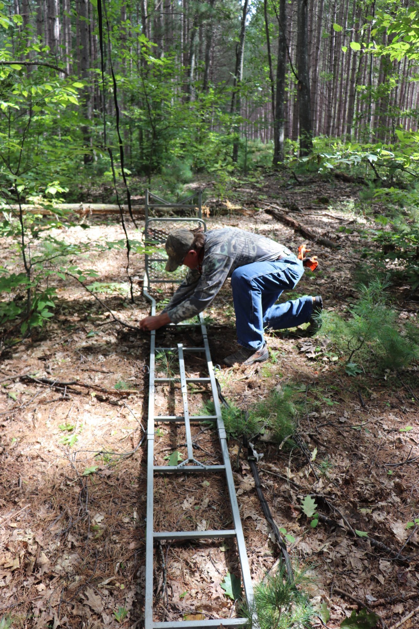 Assembling the bow stand.